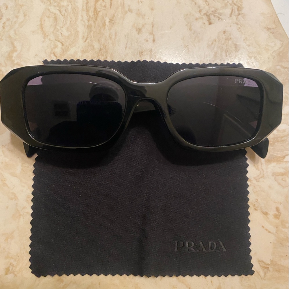 prada symbol black